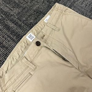 Men’s GAP 30/32 Khaki Pants Straight Cut